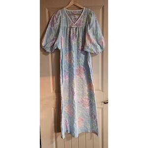 Vintage Tiffany Loungwear Size Medium Pastel Flowers Full Length 70s Made In USA